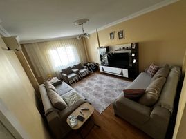 Turgutlu Satılık Yedi Eyül Mah 150m2 3+1 Oda 3. Ara Kat Doğalgazlı 14 Yıllık Daire