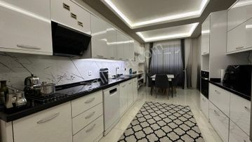 Pursaklar Mehmet Zengin Emlak'tan Kapalı Otoparklı Çift Banyolu 6.kat 4+1 Ultra Lüks Sitede