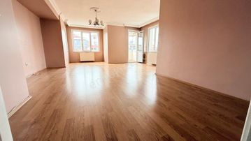 Merkezi Lokasyonda,metro'ya Yakın,site İçinde 3+1 Arakat Daire