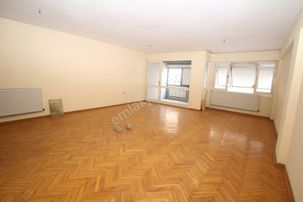 Adnan Süvari Mahallesinde Arakat Doğalgazlı Geniş Daire