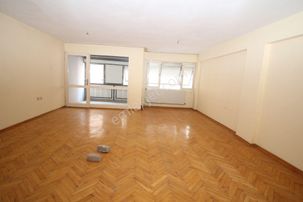 Adnan Süvari Mahallesinde Arakat Doğalgazlı Geniş Daire