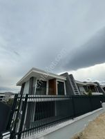 Kuşadası Kadınlardenizi Mahallesinde Köşe Konum Özel Havuzlu Sıfır Lüx 5+1 Triplex Villa