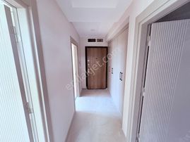 2+1 Sıfır Havuzlu Sitede