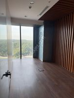 Kiralık Ofis Skyland'te Balkonlu Prestijli Remax Astyle