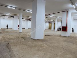 Yenibosnada İmalata Uygun 1500m2 İş Hanında 5m Tavan Yüksekliği