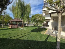 Ataşehir Prestige Sitesinde Kiralık Cadde Seyran'dan 3+1 Giriş