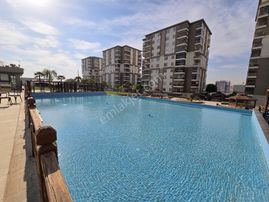 Ataşehir Prestige Sitesinde Kiralık Cadde Seyran'dan 3+1 Giriş