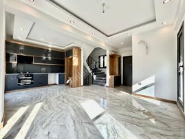 Yetkisi Yüksel'den Denize 200 Mt Tam Müstakil 4+1 Satılık Fırsat Villası