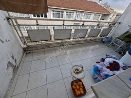 Haznedar Meydana Ve Belediyeye Yakın 4. Kat Kentsel Daire