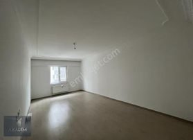 Akademi'den Cadde Üstü Site İçin Çift Balkonlu Kiralık 3+1