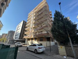 Akev Gayrimenkul'den Arad Otel Arkası Komple Satılık Bina