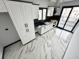 ꧁akçay Ay Emlak'tan꧂altınkum'da Denize 250 M Ara Kat Ön Cephe Ayrı Mutfaklı Satılık 2+1 Daire