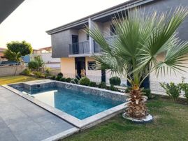 Kuşadası Güzelcamlıda Satılı Lüks Fillalar