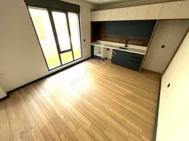 🌀gültaş Emlaktan Akçayda Satılık Modern Yaşam Sunan 1+1 Asansörlü Daire