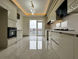 Pursaklar Mehmet Zengin Emlak'tan Otoparklı Asansörlü Çift Banyolu 2.kat 4+1 Lüks Daire