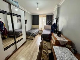 Büyükçekmece'de Site İçinde Deniz Manzaralı Ara Kat 3+1 Daire