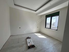 F.çakmak'ta_1+1_tramvay Üzeri Havuzlu Site İçerisinde