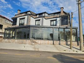 180 M2 Net Kullanım,300 M2 Depo Alanlı, Asansörlü Kiralık Dükkan