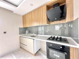 V.karşıyaka'da 2+1 Yüksek Giriş Geniş Sıfır Lüks Yapım