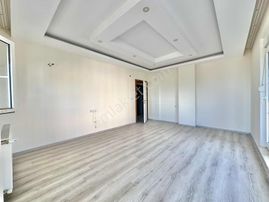 Konum Harikası Cadde Üzeri 3+1 140m2 Doğalgazı Hazır Arakat