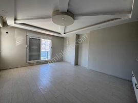 Aktoprakta Havuzlu 100m2 Ara Kat Asansörlü Satılık Daire