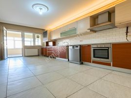 Güzel City'den Umut Sitesinde 3 Balkonlu Satılık 3+1 164m² Daire