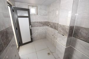 Acil Satılık Galericiler Sitesinde Asma Katlı Kullanışlı Dükkan