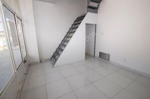Acil Satılık Galericiler Sitesinde Asma Katlı Kullanışlı Dükkan