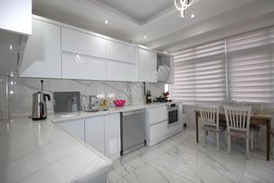 Retro’dan Mezitli Belediye Civarı Masrafsız Site İçi B.mutfak 3+1