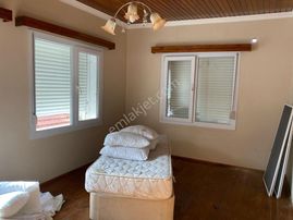 Ayvalık Şehir Merkezinde Bahçeli Teraslı 3+1 Müstakil Ev