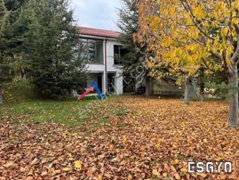 Esgyo'dan Yeşilköy Villalarında 4+2 Tripleks Satılık Villa