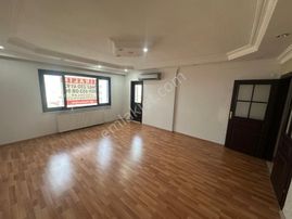 Küçükler Gayrimenkulden Site İçinde Kiralık Daire