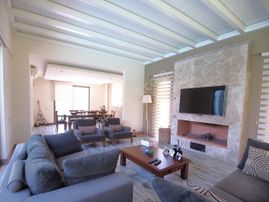 Bodrum Torbada Satılık Müstakil Bahçeli Lüks Villa Korunaklı Ev Havuzlu Bakımlı