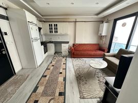 Zeki Emlak'tan Muradiye'de Eşyalı Satılık 1+1 Ara Kat Daire