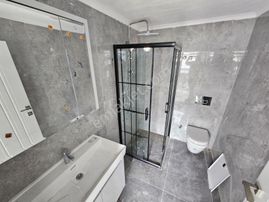 Eu Gayrimenkulden Balıkesir Edremit Gürede Girişte Odalı Havuzlu Tek Müstakil 5+1 Villa