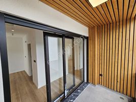 Eu Gayrimenkulden Balıkesir Edremit Gürede Saunalı Şömineli Havuzlu 5+1 Villa