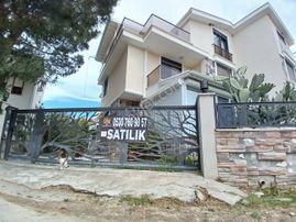 Eu Gayrimenkul'den Çanakkale Küçükkuyu Sahilde Asansörlü Denize 80 Metre Mesafede Tripleks 4+1 Villa