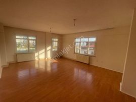 Kartal Metroya Yürüme 24,5m2 Arsa Paylı 3+1 Balkonlu Satılık