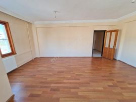 Uğuremlak'tan Sancak Medaş Yanında 3+1 Arakat 3 Cepheli Satılık Daire