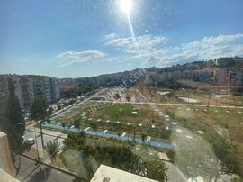 Sınırsız Yüksek Kredi İmkanlı Şehir Merkezinde Doğalgazlı Kapalı Mutfak Asansörlü 3+1 Geniş Daire