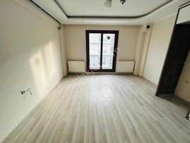 Emlak Center'dan Muradiye Maha Satılık 2+1 Ara Kat Daire