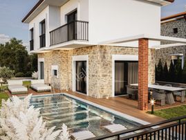 Güzelçamlı'da Denize 700 Metre - Havuzlu, Geniş Bahçeli 4+1 Villa