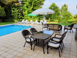 Sapanca'da Satılık 900 M2 Bahçe İçinde Havuzlu Villa