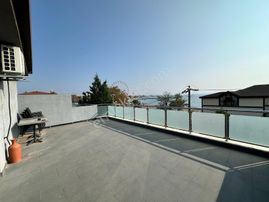 Mera Emlaktan Akçay Kordonda Denize 20 Adım 29+oda Satılık Otel