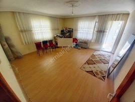 Elif Gayrimenkul Den Çok Güzel Lokasyonda Ara Katta Geniş Cadde Cepheli3+1 Daire