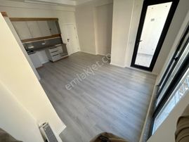 Yüksel'den Kadıköy Merkez'de Satılık Çift Cepheli Arakat Sıfır 2+1 Daire