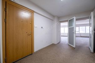 Kadıköy Kurbağalıdere Cad. Belediye Karşısı, 6 Odalı Ofis