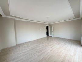 Mertcan'dan Caddeye Yürüme İskanlı Kaçmaz Fiyata Geniş 2+1