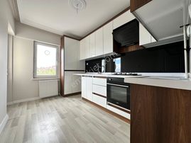 Pursaklar Mehmet Zengin Emlak'tan 1.kat 3+1 Park Manzaralı Yapılı Masrafsız Daire