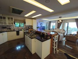 Kuşadası Soğucak,ta Güvenlikli Sitede Özel Havuzlu Villa